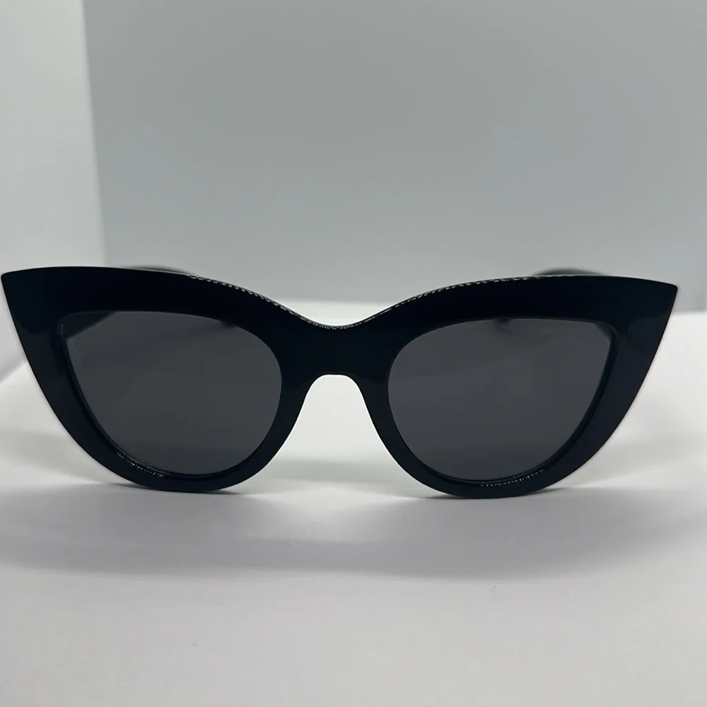 NWT Chic Black Cat Eye Sunglasses - UVProtection - Vintage Inspired Glamour